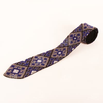 کراوات سوزن دوزی بلوچ‏ سایز ‏160‏cm‏ آبی تیره‏ طرح ‏هندسی‏ 